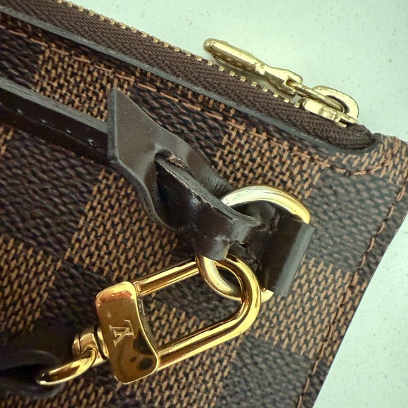 Louis Vuitton Neverfull Pochette - Picture 4 of 8